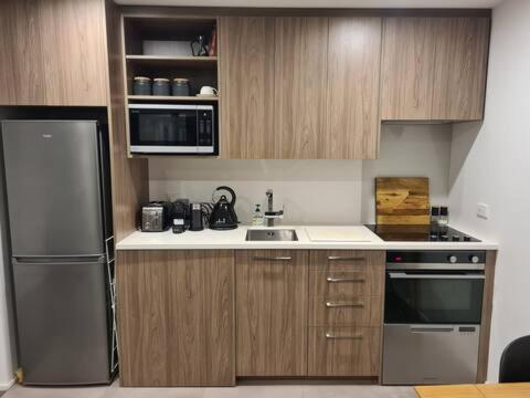 Modern 1 Bedroom Apartment Across From Hagley Park ไครสต์เชิร์ช ภายนอก รูปภาพ