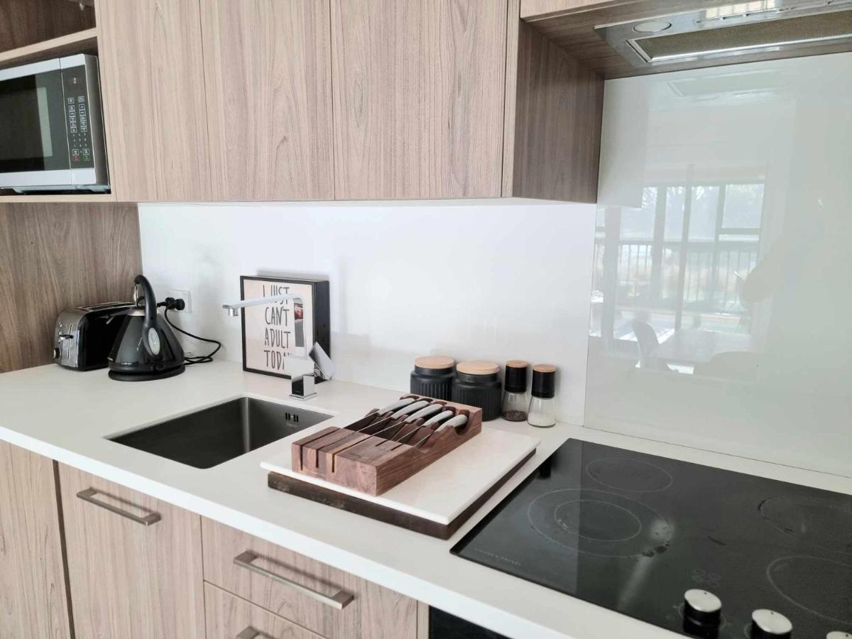 Modern 1 Bedroom Apartment Across From Hagley Park ไครสต์เชิร์ช ภายนอก รูปภาพ
